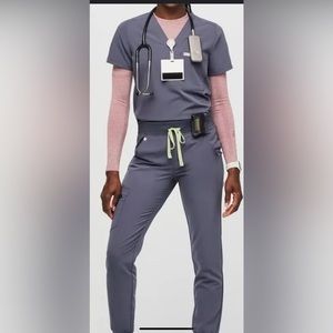 Figs Scrub Set : Space Navy Zamora™ High Waisted jogger and one pocket top